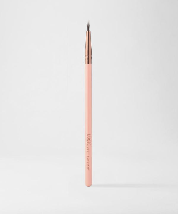 Luxie Beauty - 219 Cepillo del forro de ojo: oro rosa