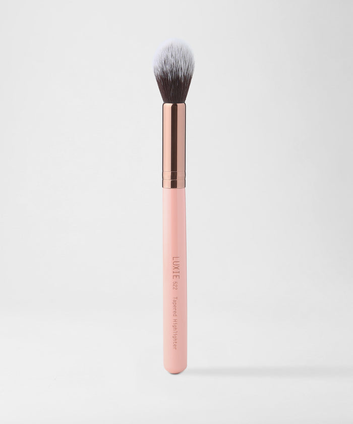 Luxie Beauty - 522 Tapered Highlighting Brush: Rose Gold